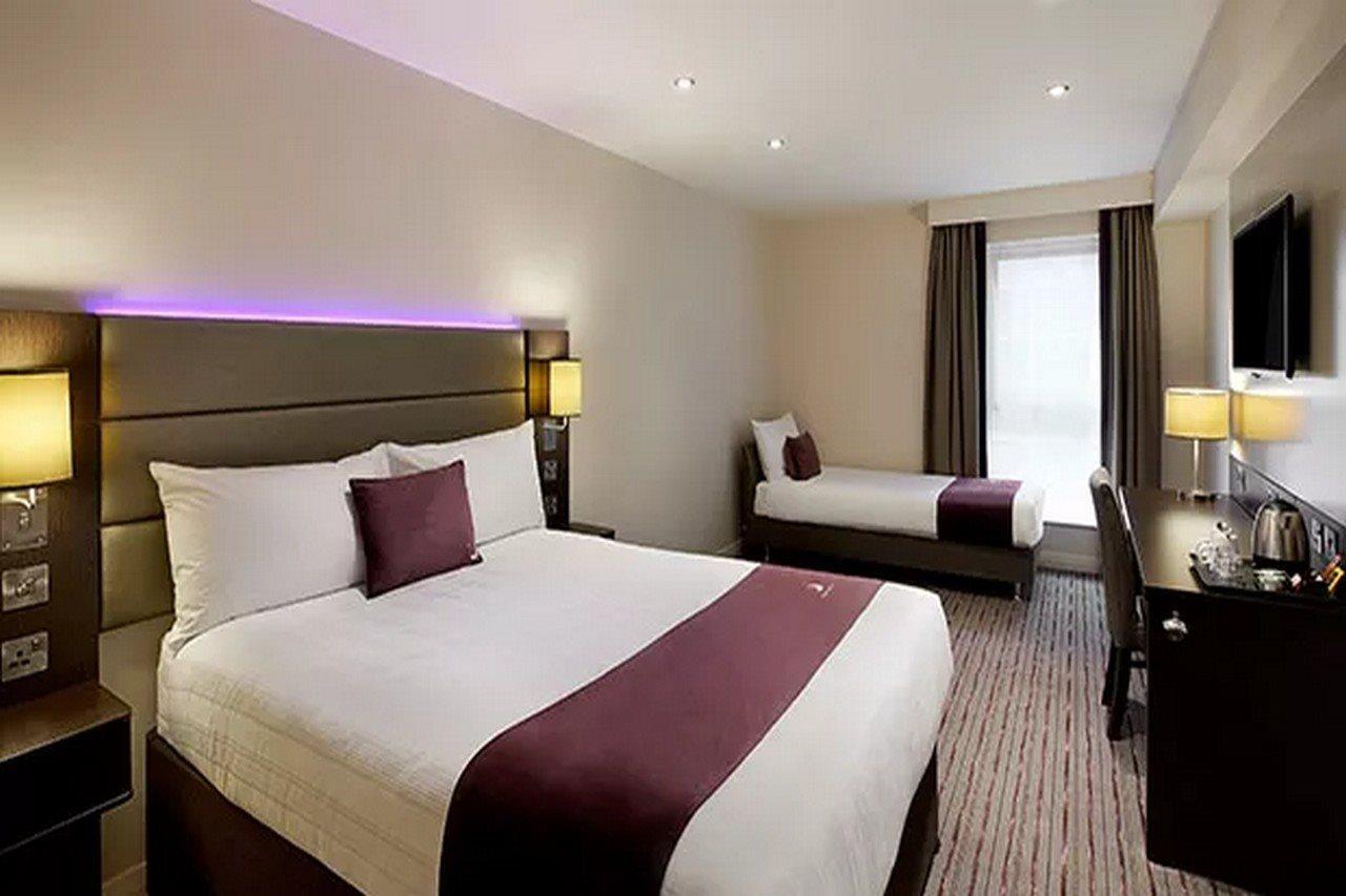 Premier Inn Manchester West Didsbury Exterior foto